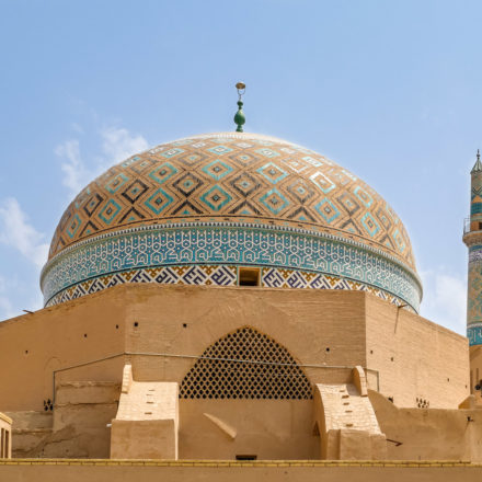 Kuppel und Minarette der Jame Moschee in Yazd