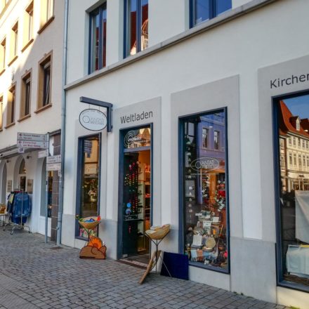 Der Weltladen Hameln liegt mitten im Herzen der Innenstadt im Haus der Kirche in der Emmernstraße 6/Pferdemarkt